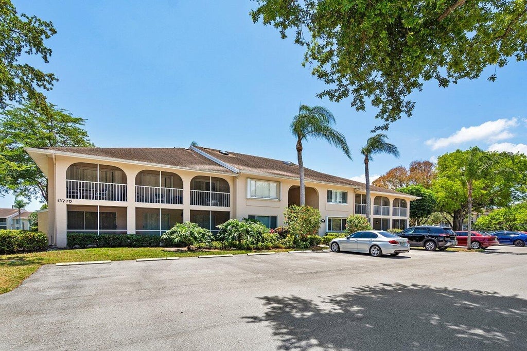 Photo of 13770 ONEIDA Drive #D2, Delray Beach, FL 33446 (MLS # B26069655)