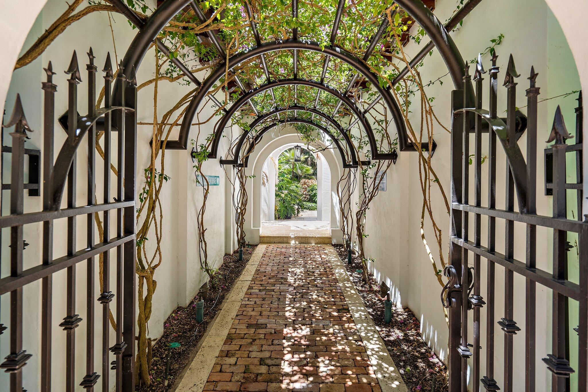 BEARS CLUB - Residential