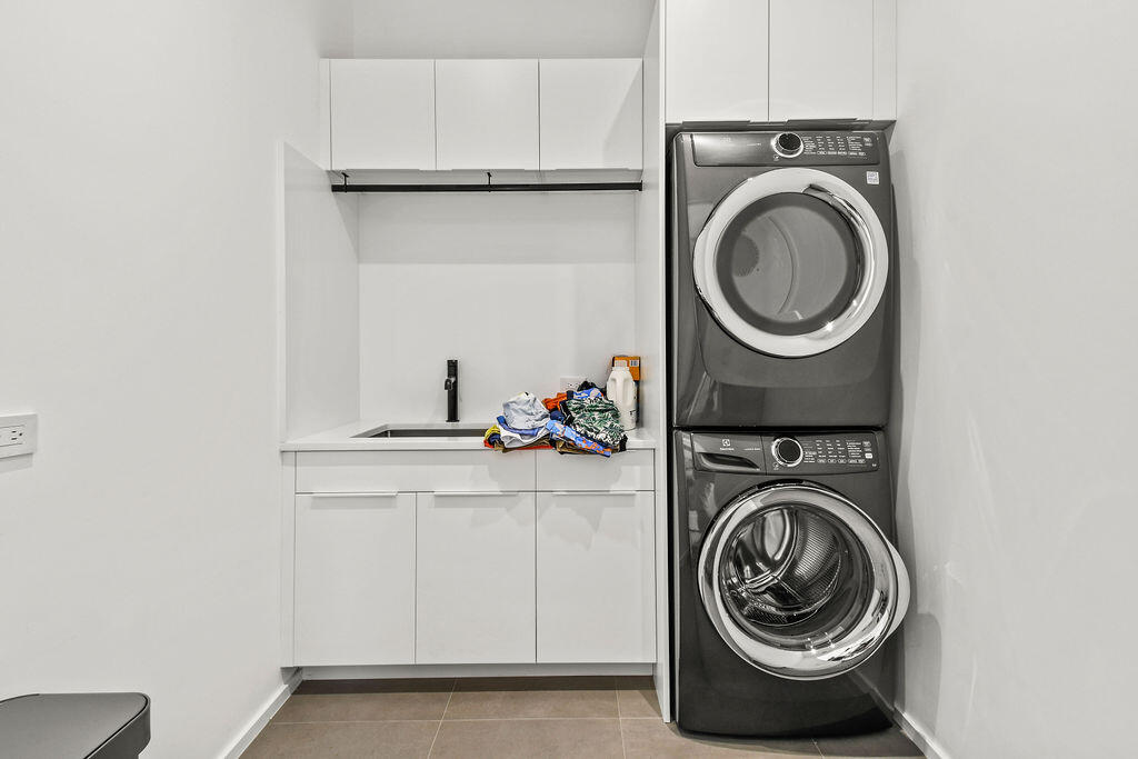 INTRACOASTAL PARK - Residential