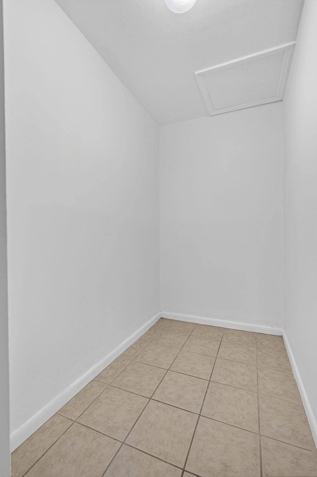 CHAROLAIS CONDO - Residential