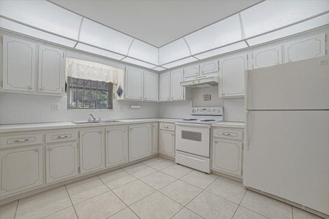 Tiny photo for 500 S Luna Court #4, Hollywood, FL 33021 (MLS # B26088939)