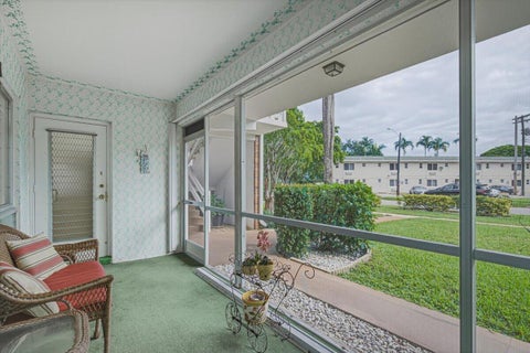 Tiny photo for 500 S Luna Court #4, Hollywood, FL 33021 (MLS # B26088939)