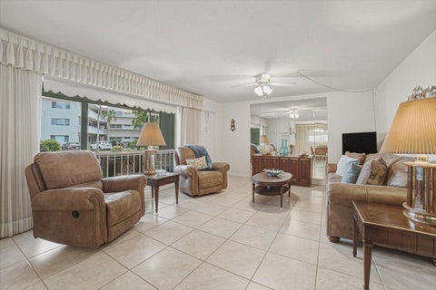 Tiny photo for 500 S Luna Court #4, Hollywood, FL 33021 (MLS # B26088939)
