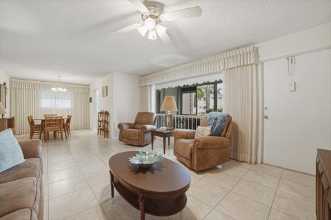 Tiny photo for 500 S Luna Court #4, Hollywood, FL 33021 (MLS # B26088939)