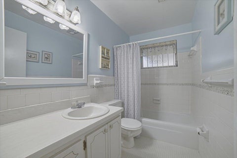 Tiny photo for 500 S Luna Court #4, Hollywood, FL 33021 (MLS # B26088939)