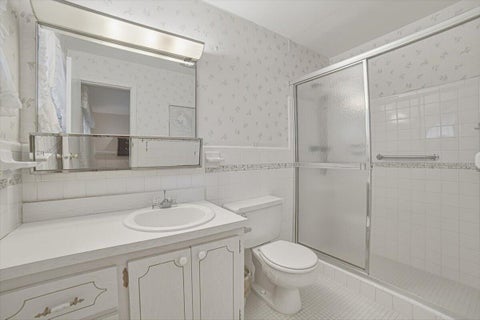 Tiny photo for 500 S Luna Court #4, Hollywood, FL 33021 (MLS # B26088939)