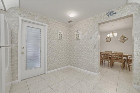 Tiny photo for 500 S Luna Court #4, Hollywood, FL 33021 (MLS # B26088939)