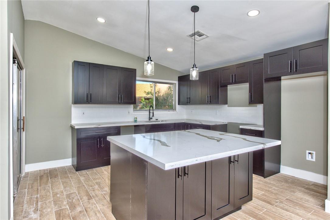 ROYAL WOODS - Residential