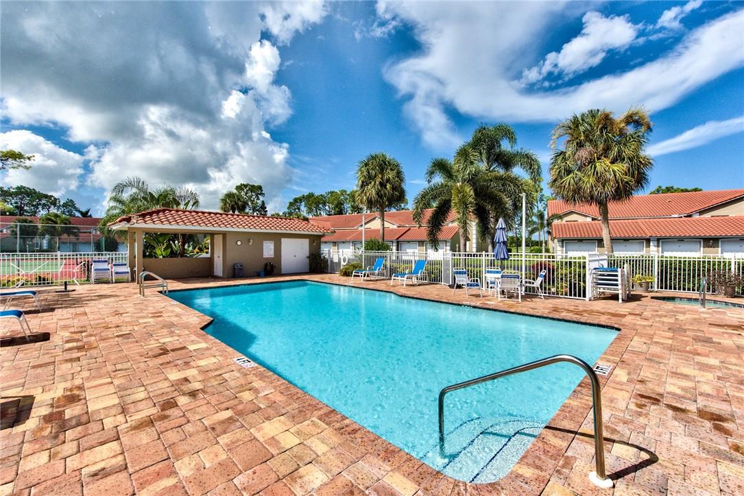 ROYAL WOODS - Residential