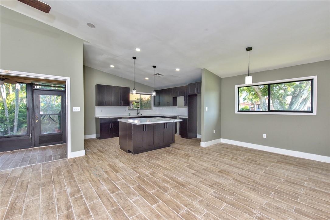 ROYAL WOODS - Residential
