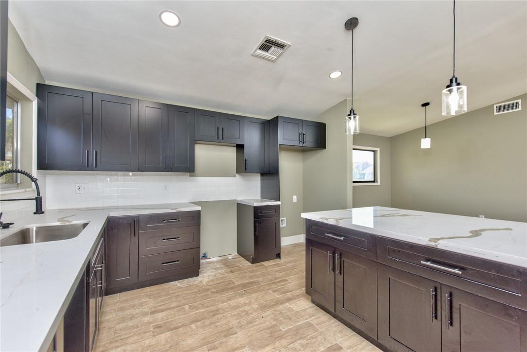 ROYAL WOODS - Residential