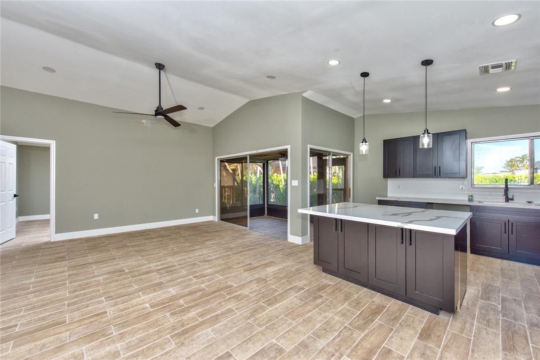 ROYAL WOODS - Residential