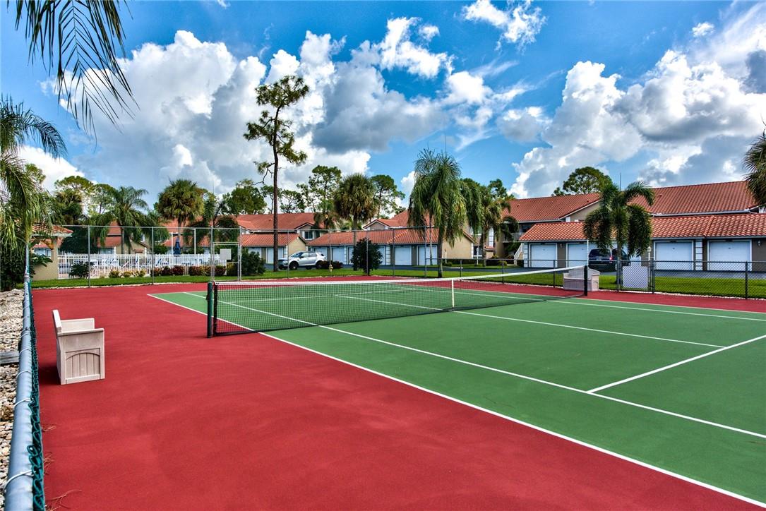 ROYAL WOODS - Residential