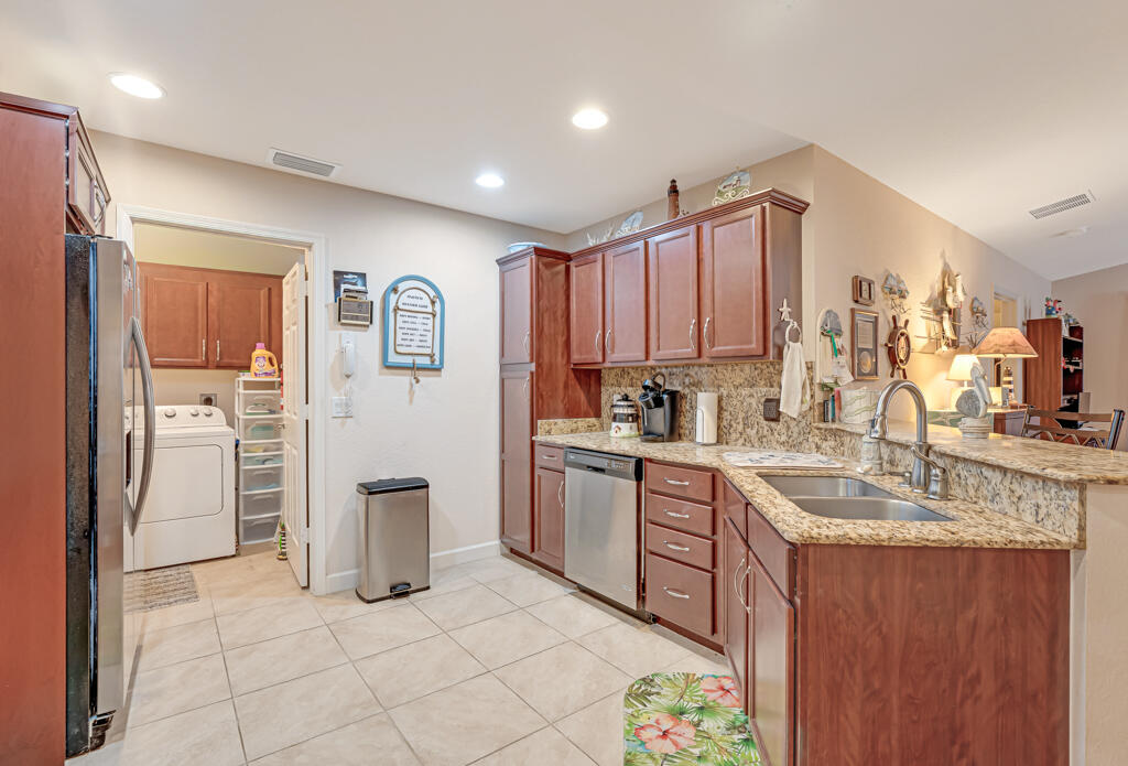 SPANISH LAKES ONE LEASEHOLD ESTATES - Residential