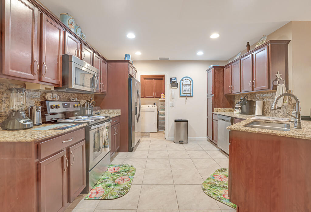 SPANISH LAKES ONE LEASEHOLD ESTATES - Residential