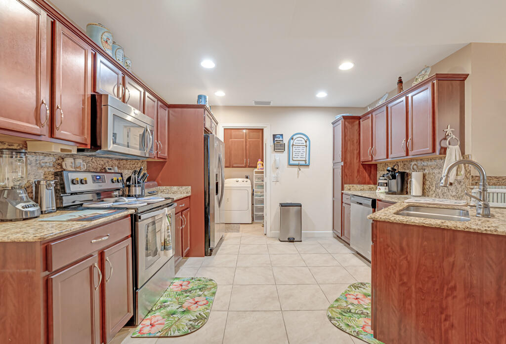 SPANISH LAKES ONE LEASEHOLD ESTATES - Residential