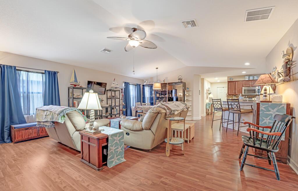 SPANISH LAKES ONE LEASEHO - Residential