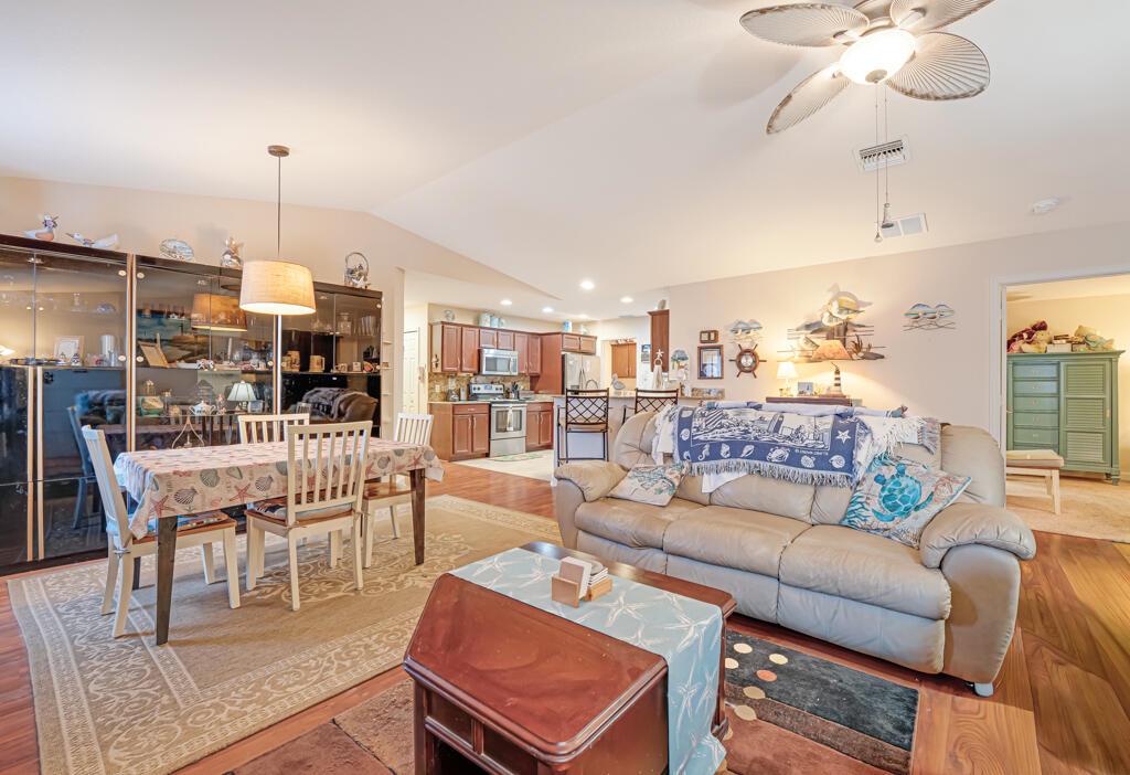 SPANISH LAKES ONE LEASEHO - Residential