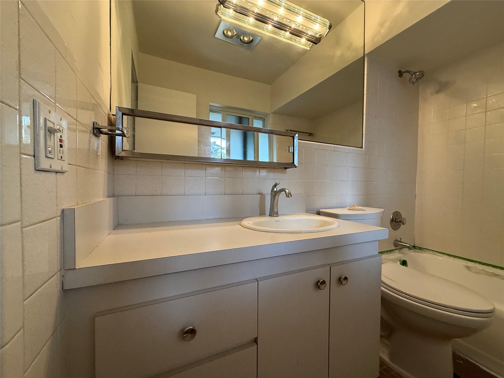 CORAL RIDGE COUNTRY CLUB - Residential Lease