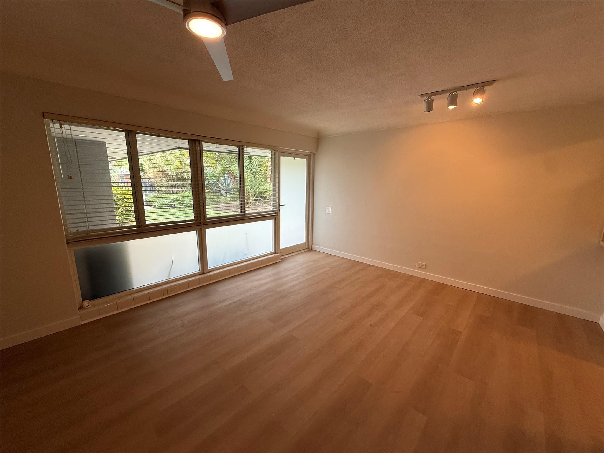 CORAL RIDGE COUNTRY CLUB - Residential Lease