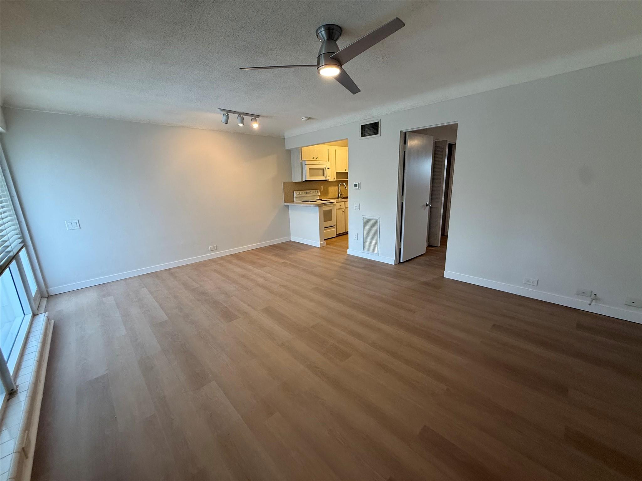 CORAL RIDGE COUNTRY CLUB - Residential Lease