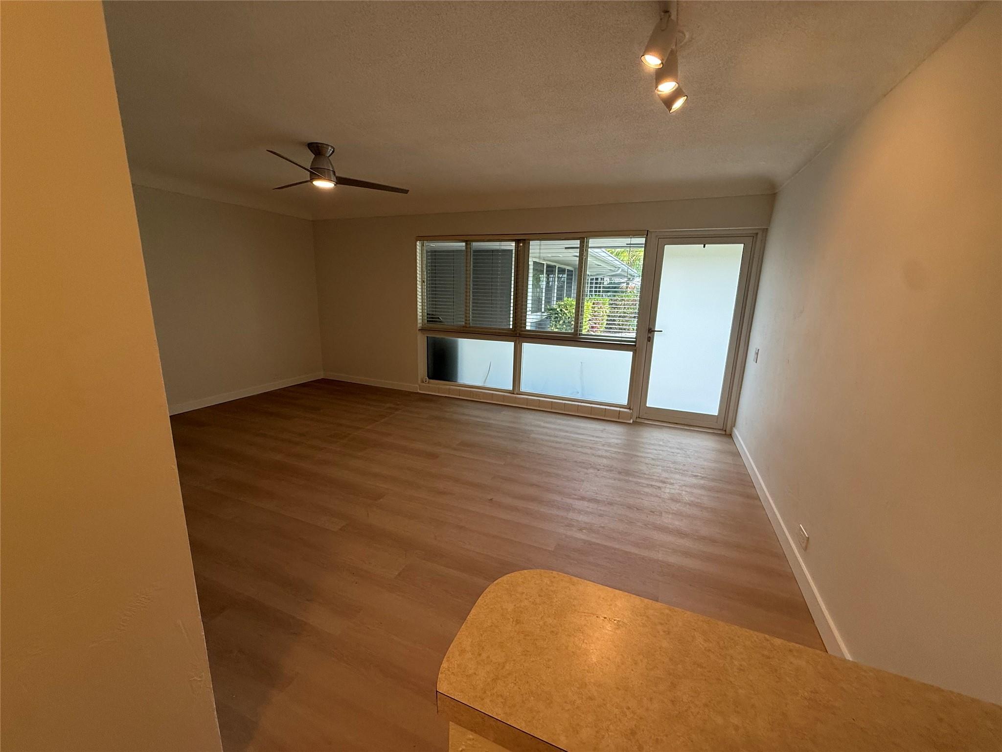 CORAL RIDGE COUNTRY CLUB - Residential Lease