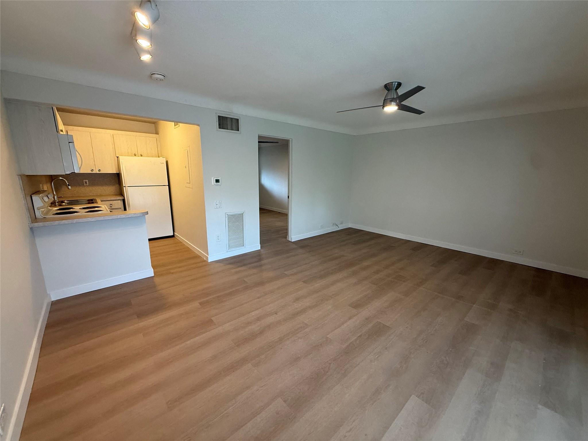 CORAL RIDGE COUNTRY CLUB - Residential Lease