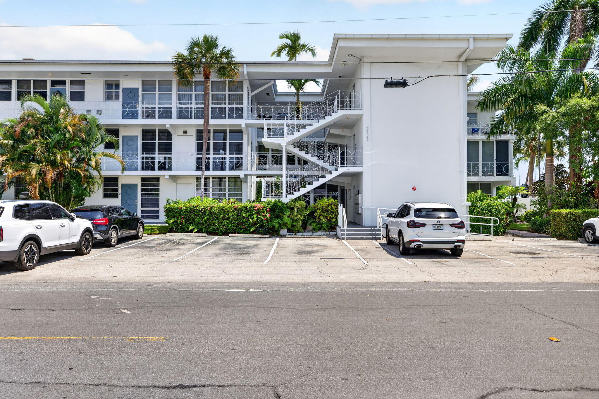 2727 Yacht Club Boulevard