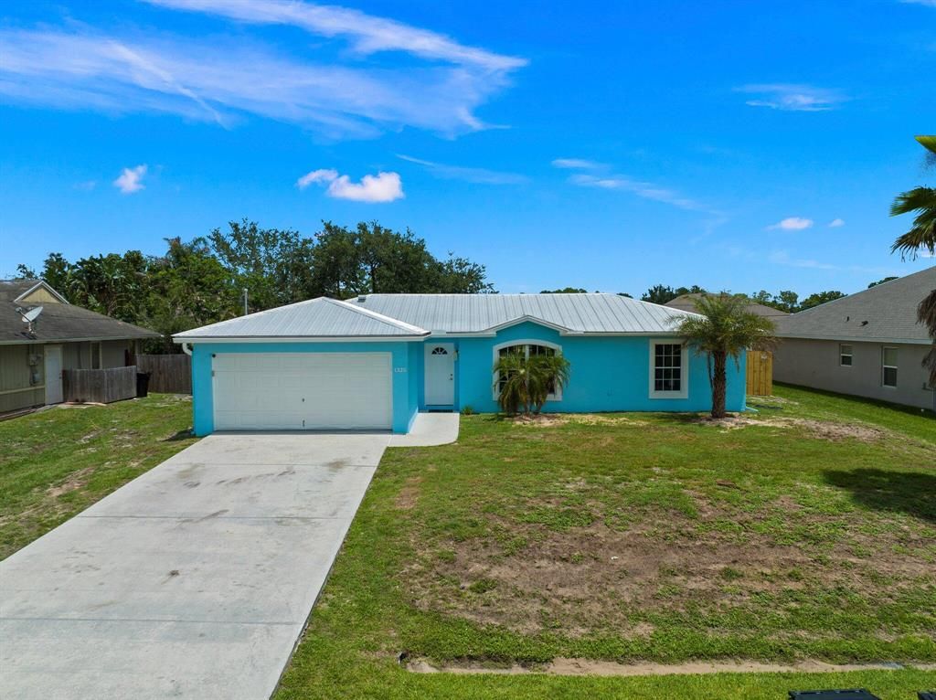 Photo of 1325 SW Bellevue Avenue, Port St Lucie, FL 34953 (MLS # R10888478)