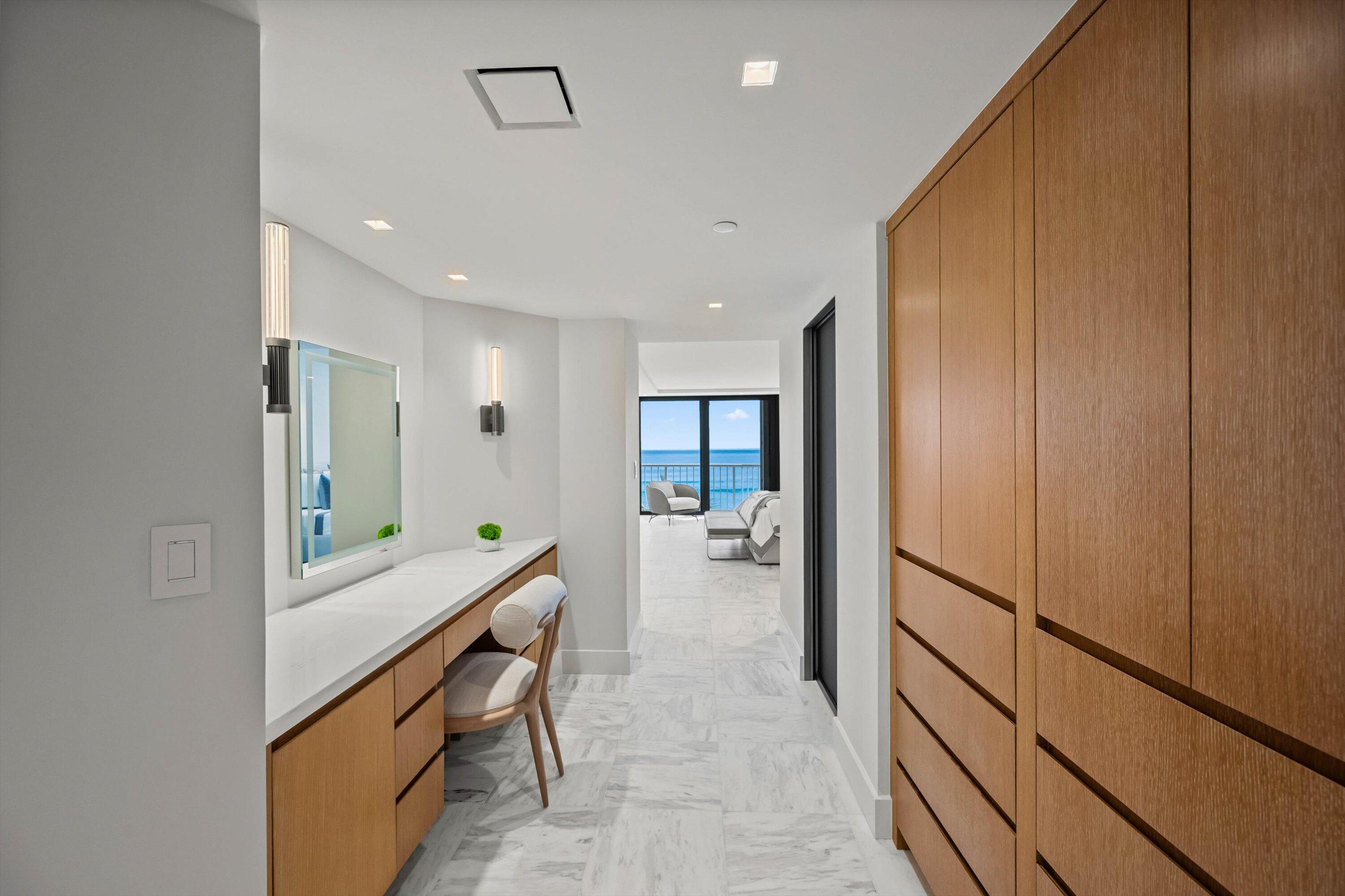 ENCLAVE OF PALM BEACH COND DECL FILED 2-12-85 IN - Residential