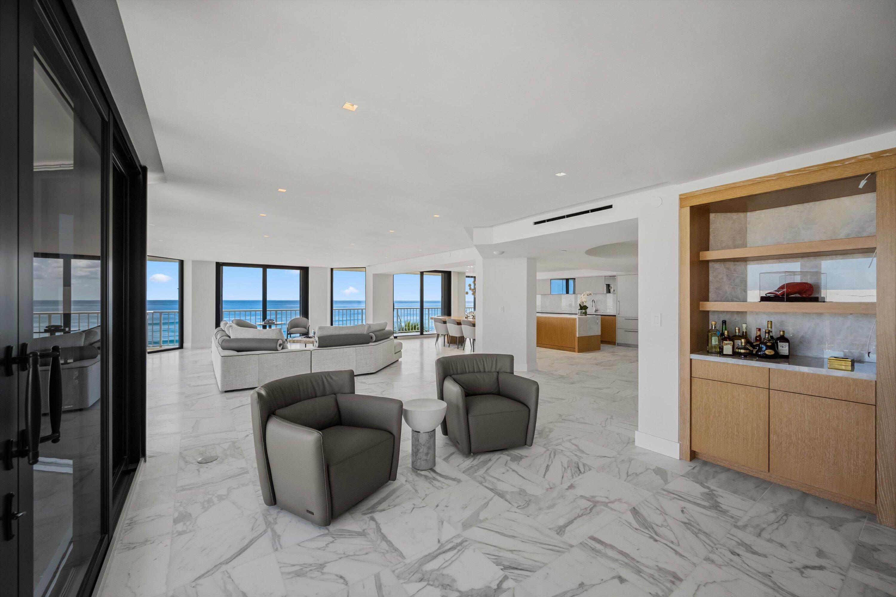 ENCLAVE OF PALM BEACH COND DECL FILED 2-12-85 IN - Residential