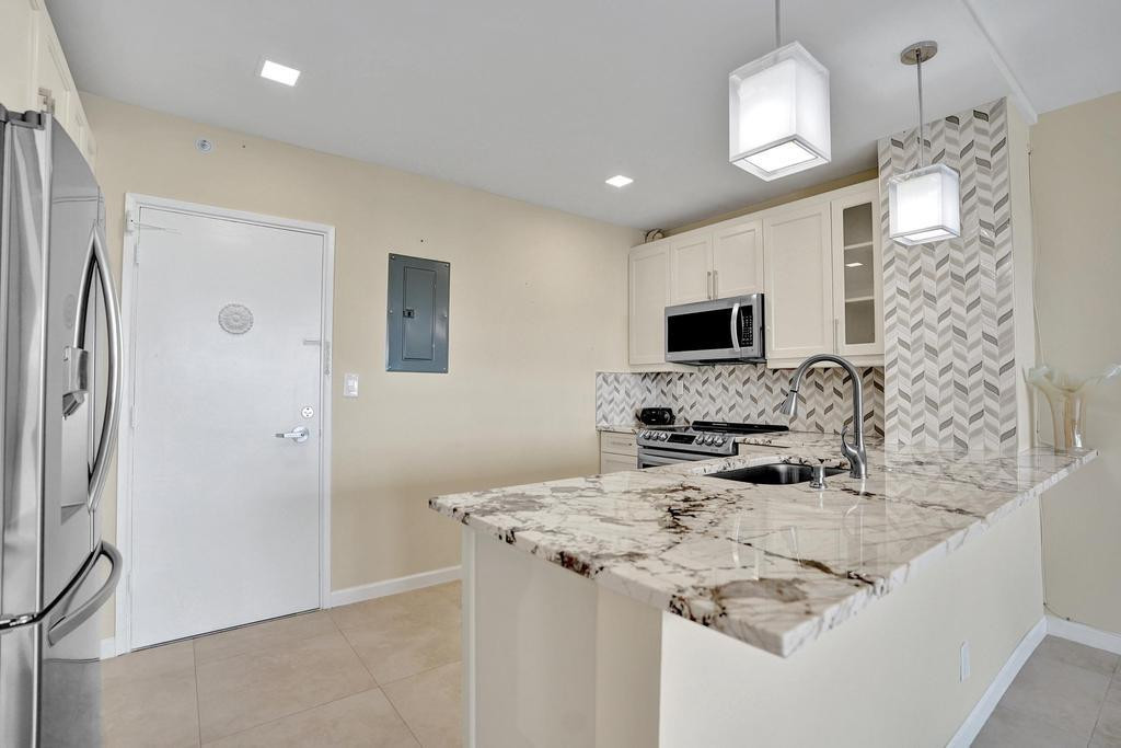 Coral Ridge Towers East - Residential