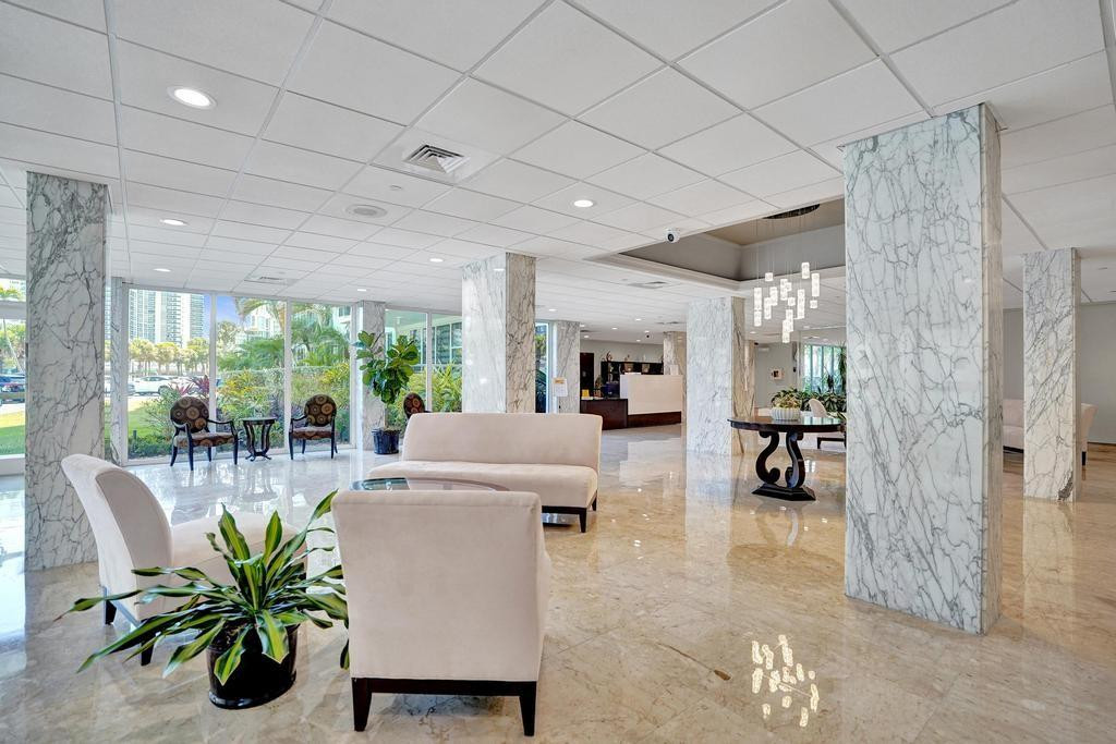 Coral Ridge Towers East - Residential