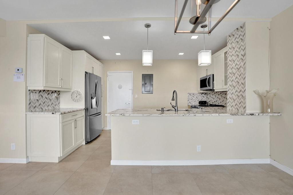 Coral Ridge Towers East - Residential