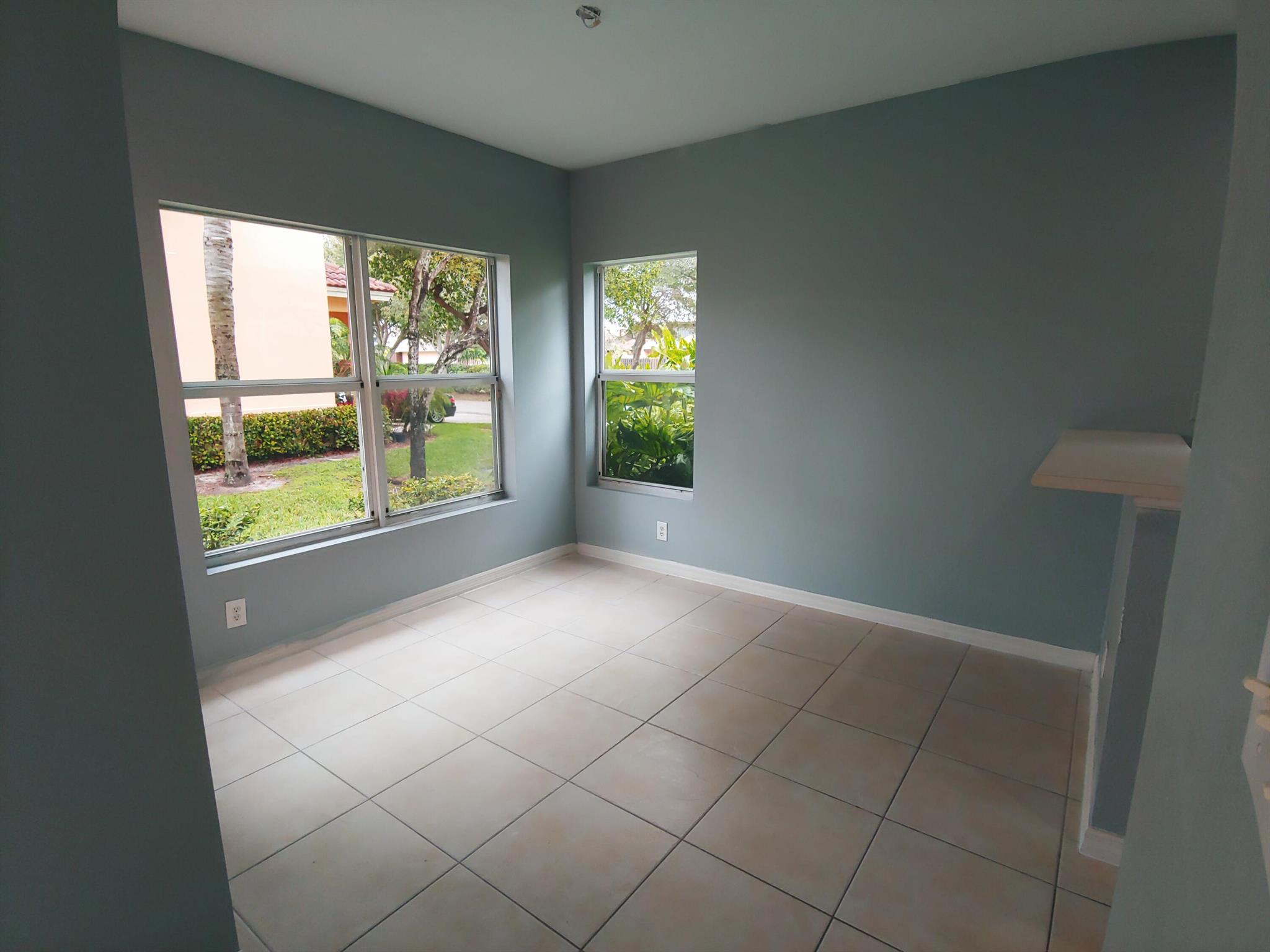 ESTANCIA AT PALM SPRINGS - Residential Lease