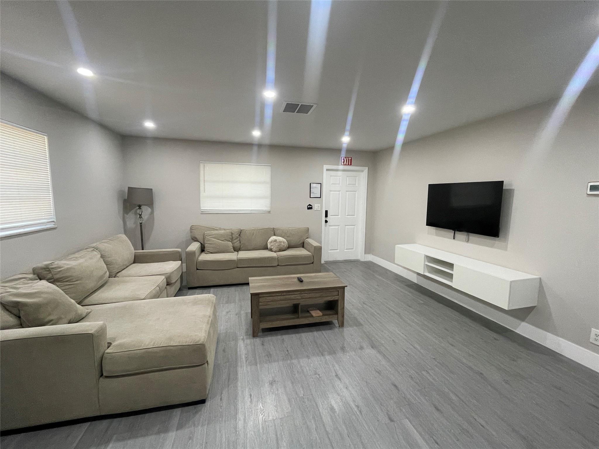 827 SW 29th St