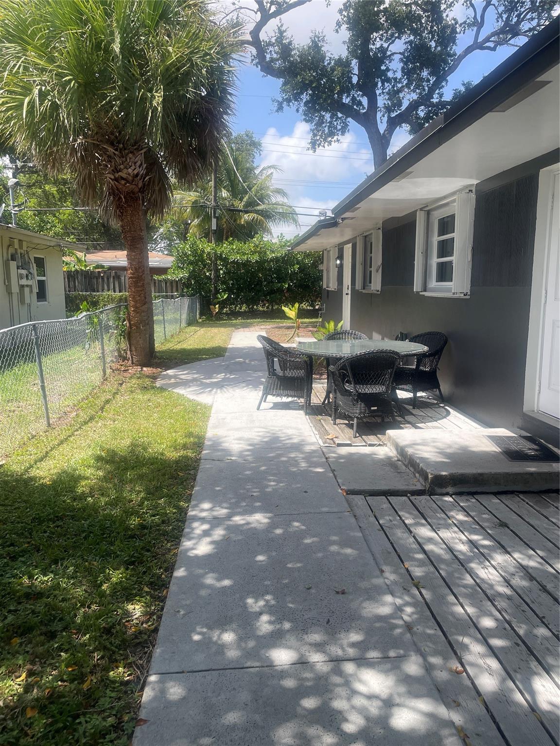 827 SW 29th St