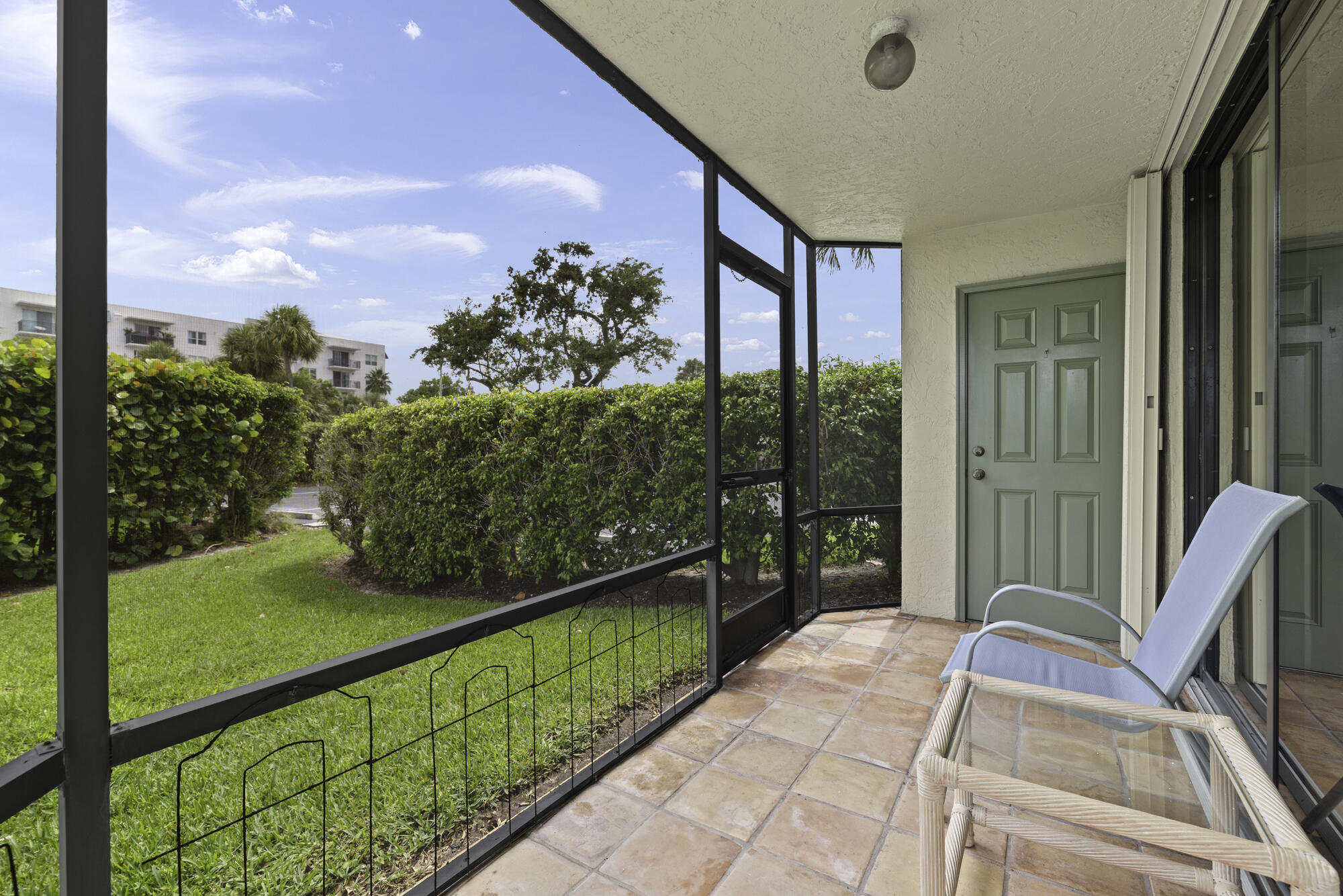 HIDDEN BANYAN CONDO - Residential