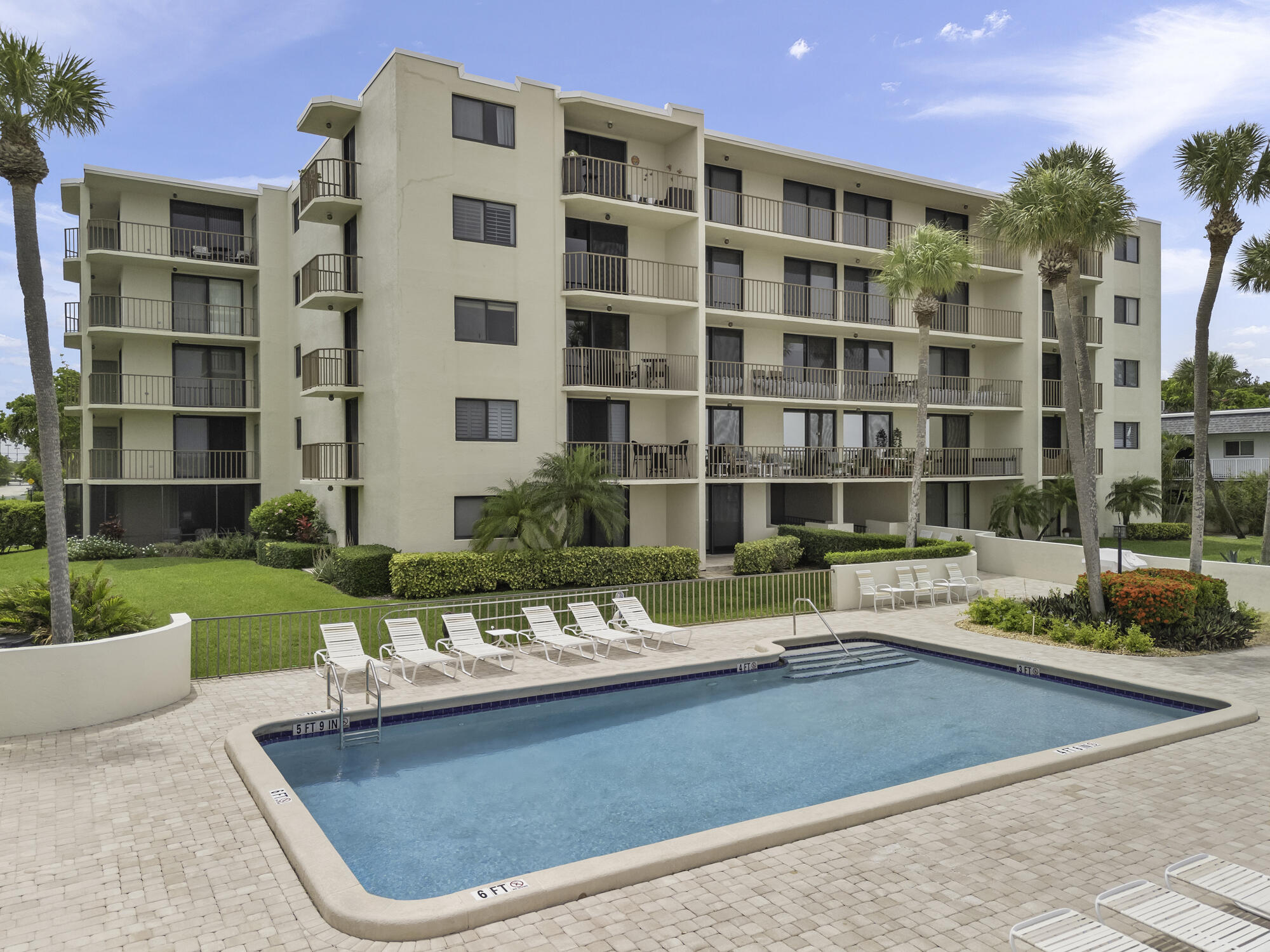 HIDDEN BANYAN CONDO - Residential