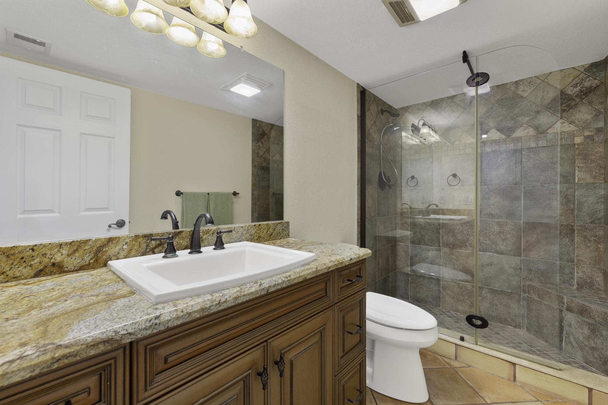 HIDDEN BANYAN CONDO - Residential