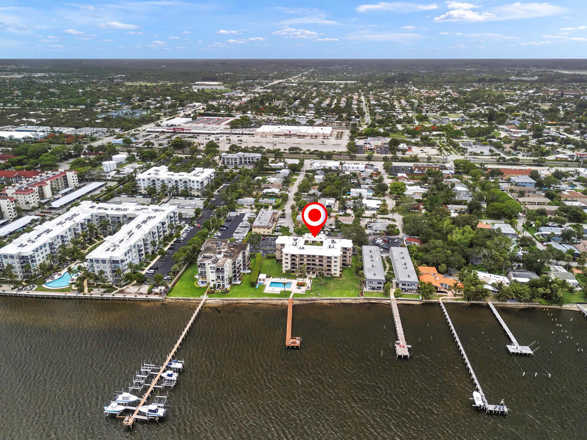 HIDDEN BANYAN CONDO - Residential