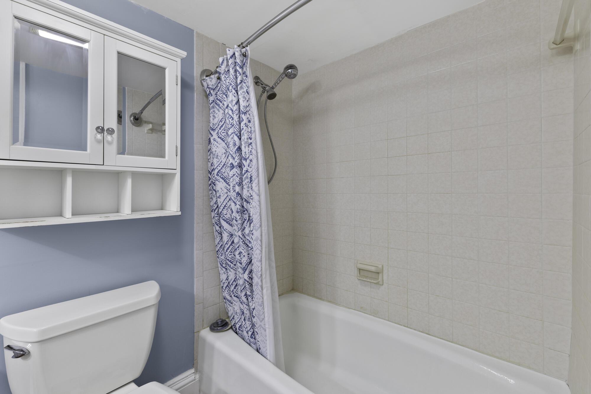 HIDDEN BANYAN CONDO - Residential