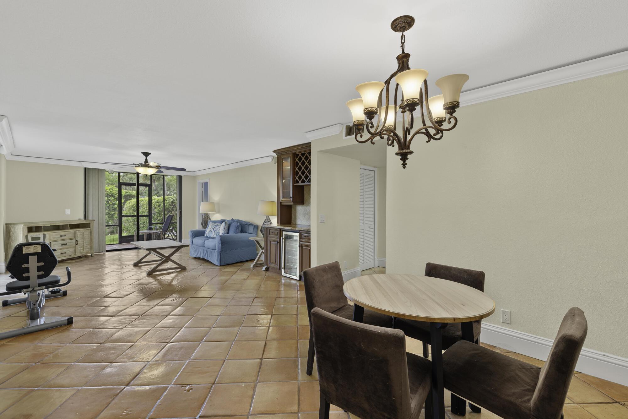 HIDDEN BANYAN CONDO - Residential