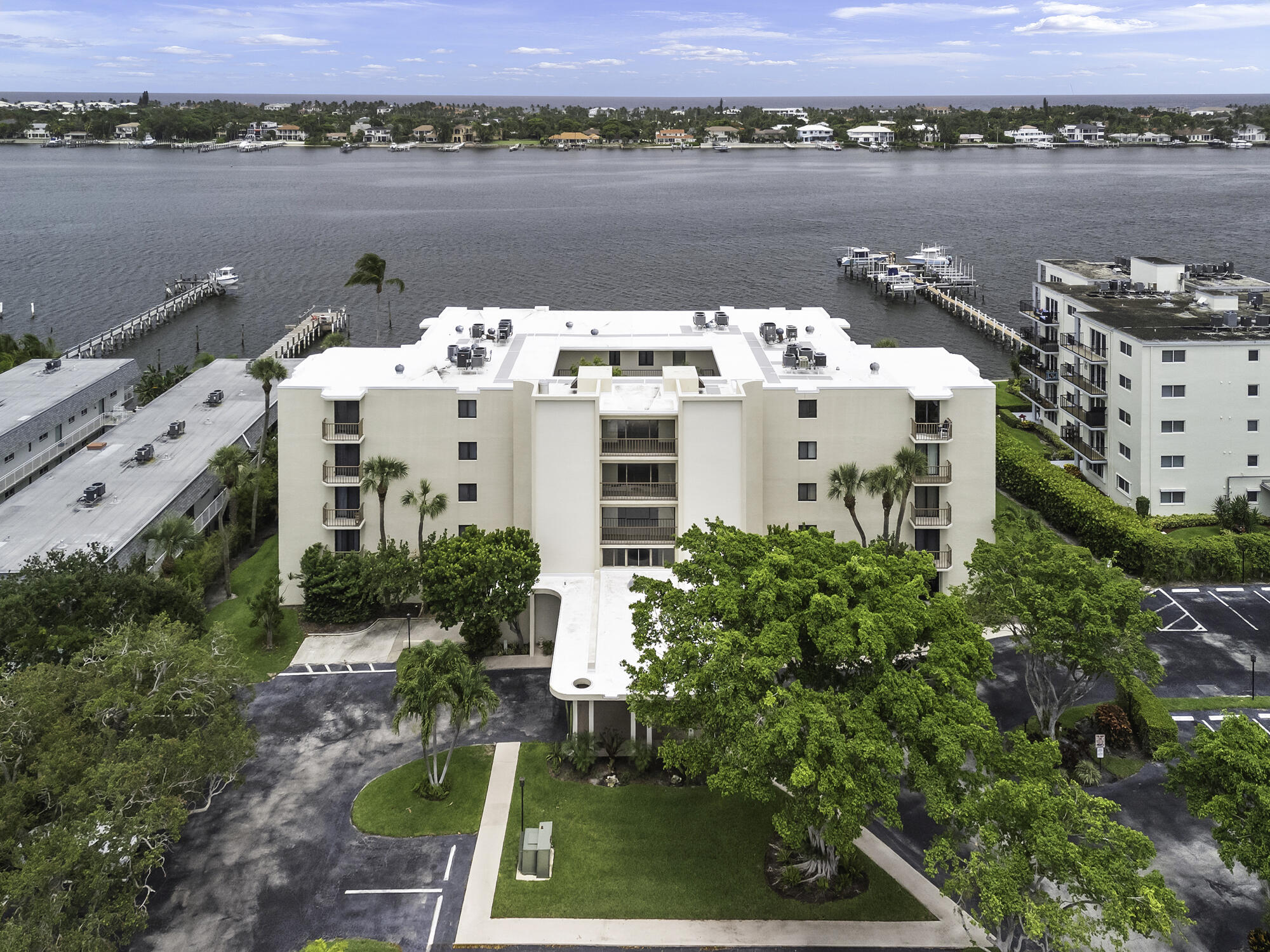 HIDDEN BANYAN CONDO - Residential