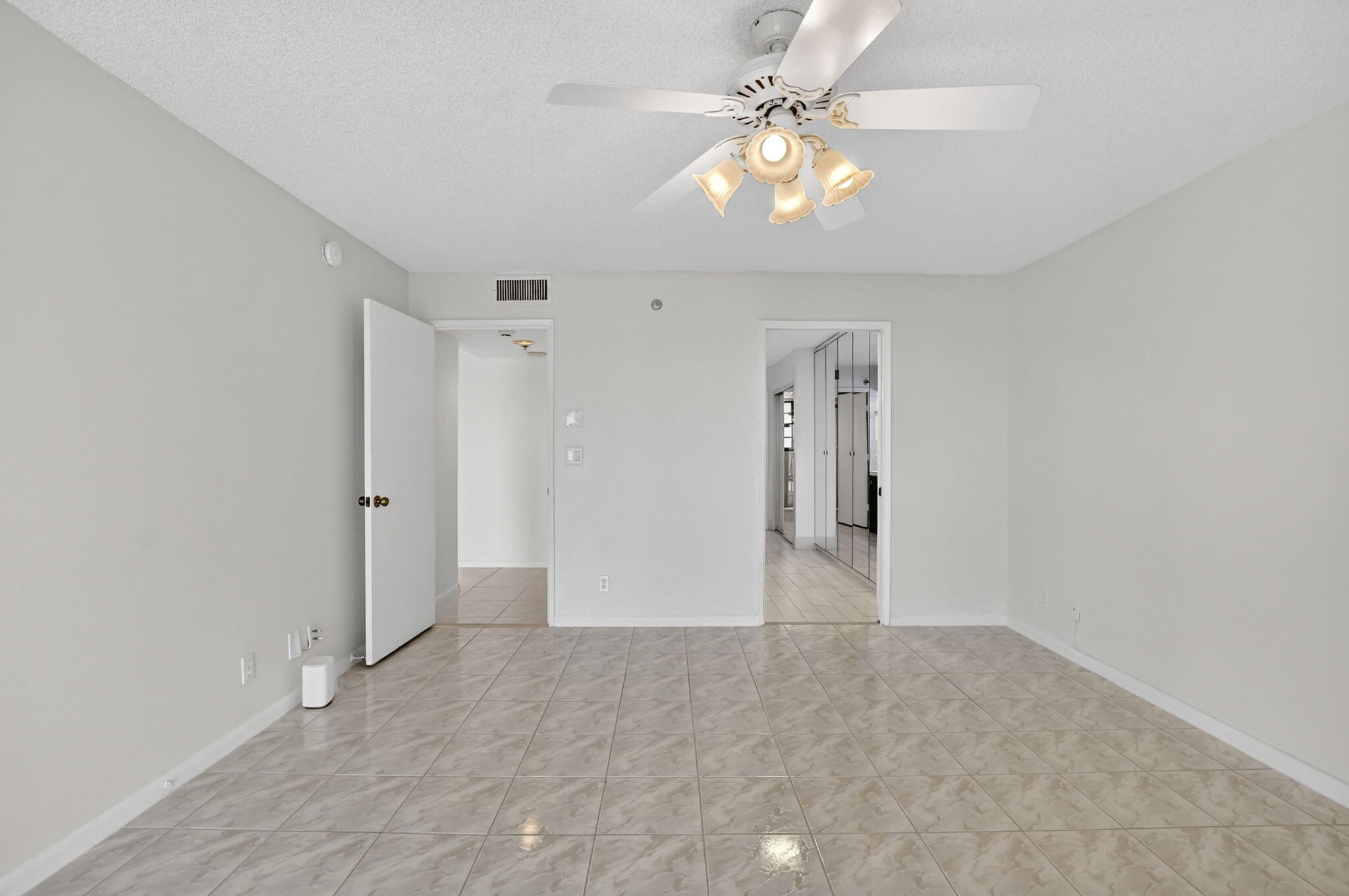 HUNTINGTON TOWERS CONDO - Residential