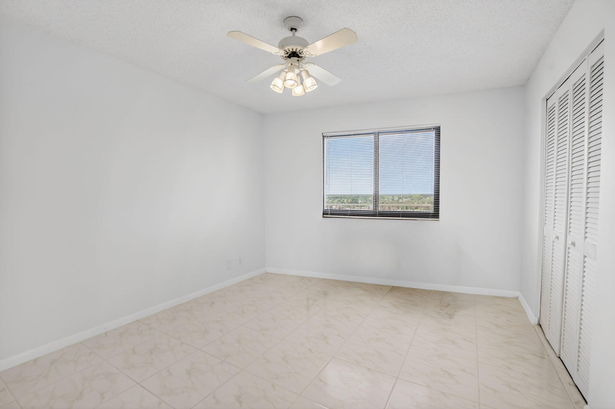 HUNTINGTON TOWERS CONDO - Residential