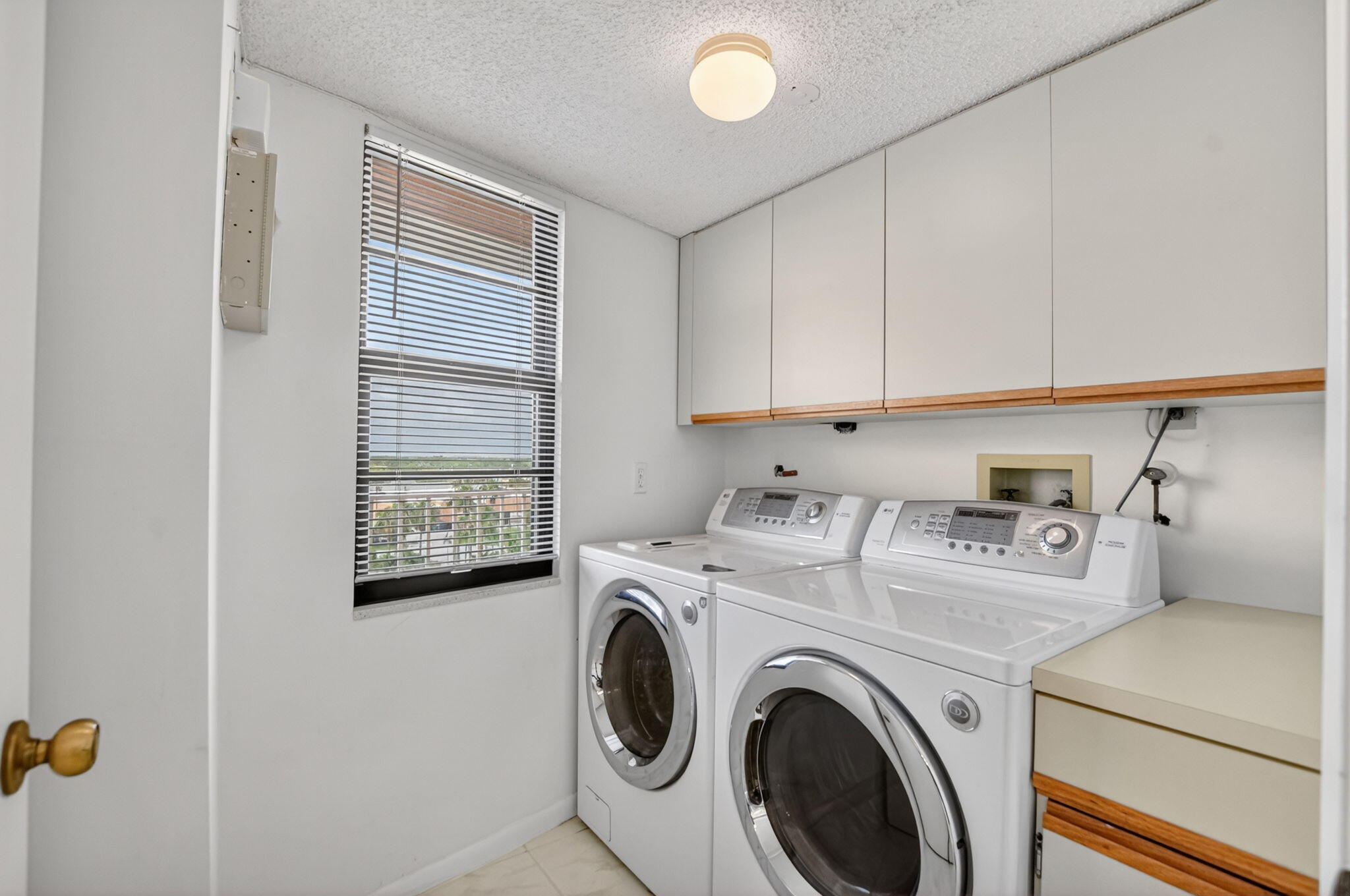HUNTINGTON TOWERS CONDO - Residential