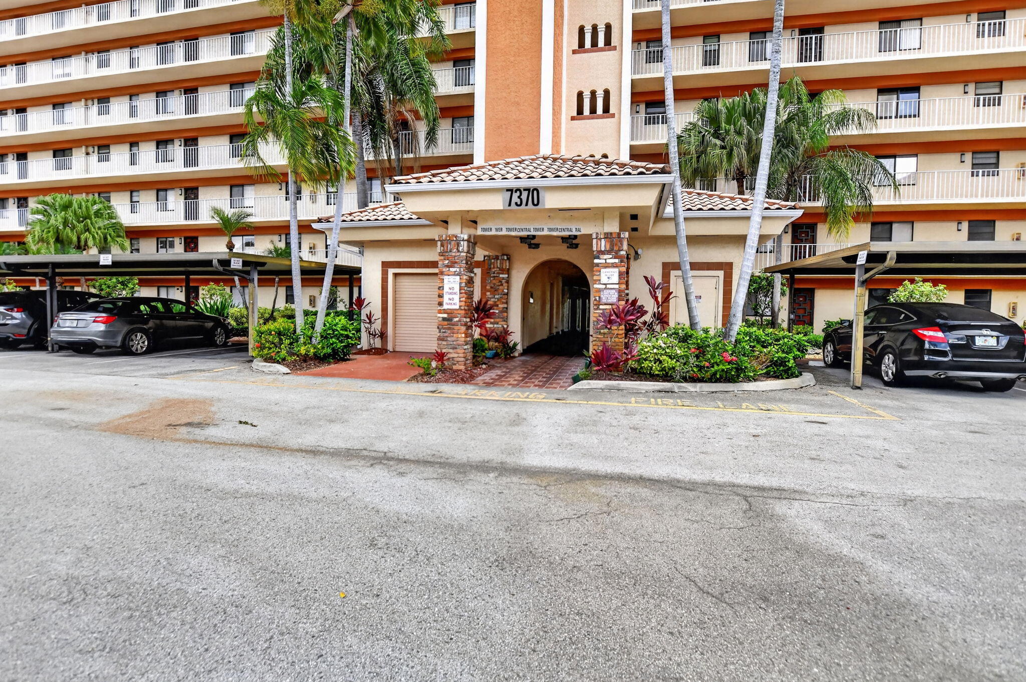 HUNTINGTON TOWERS CONDO - Residential