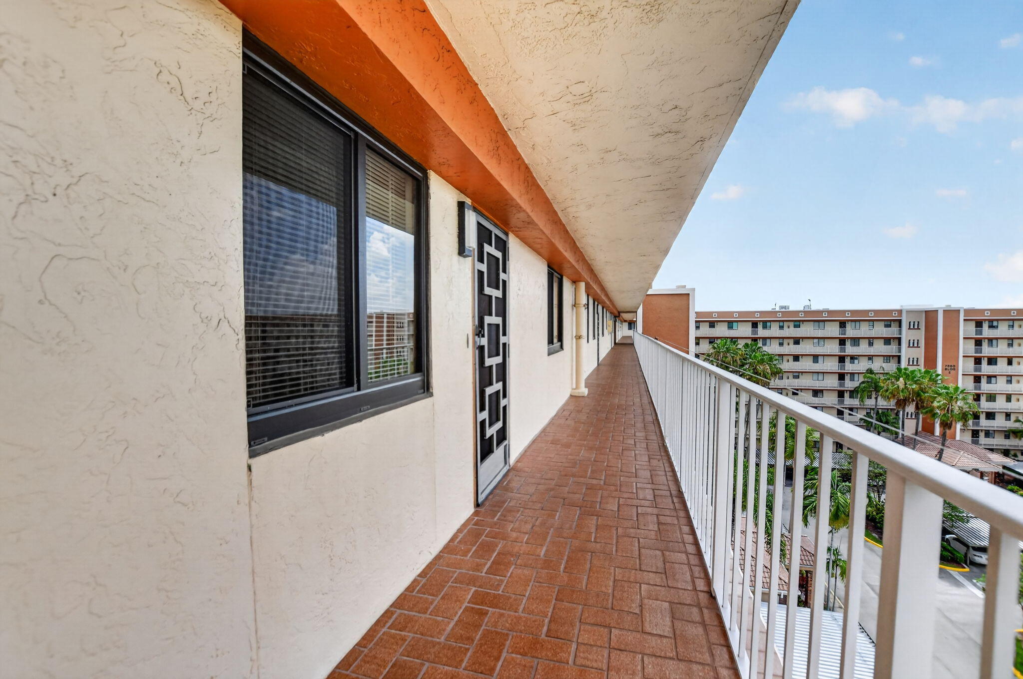 HUNTINGTON TOWERS CONDO - Residential