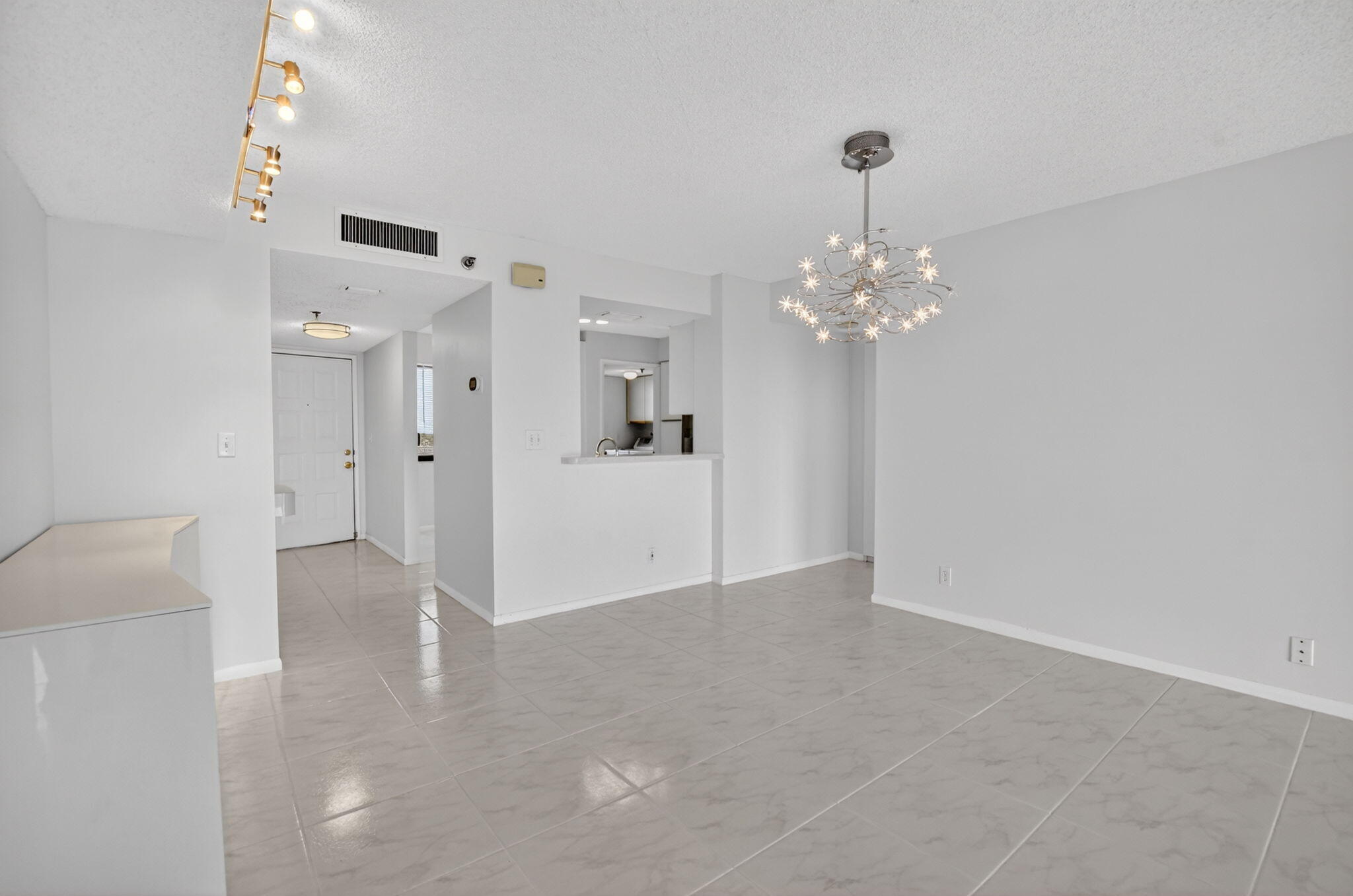 HUNTINGTON TOWERS CONDO - Residential